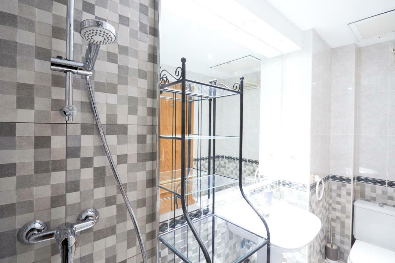 Royal Palace Boutique Apartment Madrid Exterior photo